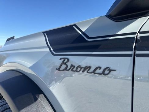 Used 2022 Ford Bronco Badlands image 10