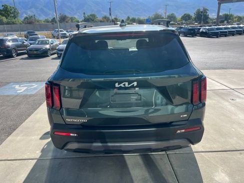 Used 2023 Kia Sorento S w/ Panoramic Sunroof Package AWD/4WD image 4