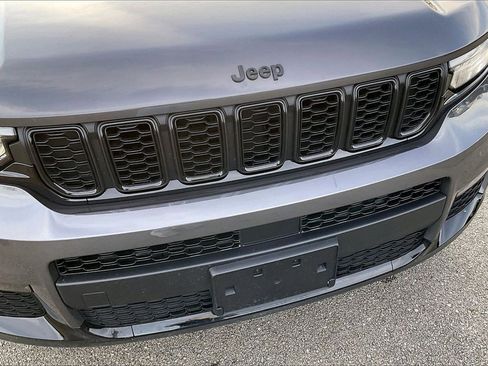 Used 2023 Jeep Grand Cherokee L Limited w/ Black Appearance Package image 31