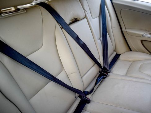 Used 2015 Volvo V60 T5 Premier image 10