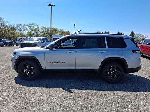 New 2026 Jeep Grand Cherokee L Limited AWD/4WD image 5