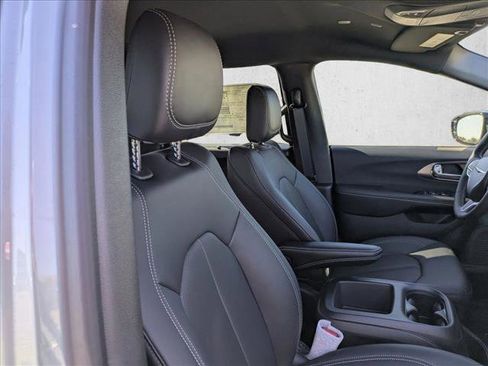 New 2026 Chrysler Voyager LX image 16