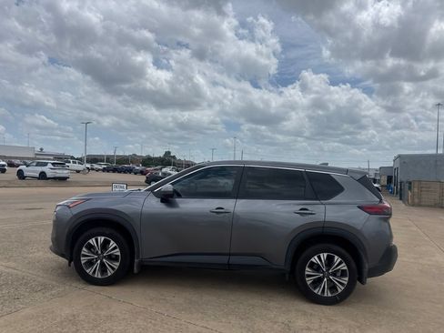 Used 2023 Nissan Rogue SV FWD image 12