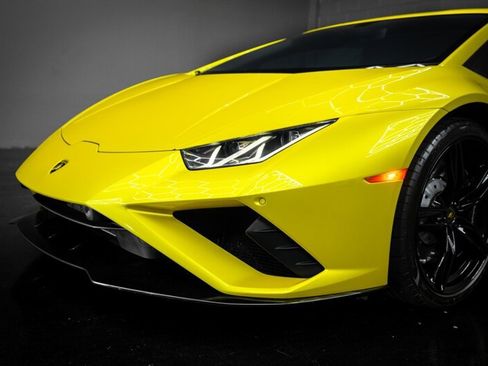 Used 2020 Lamborghini Huracan EVO image 22