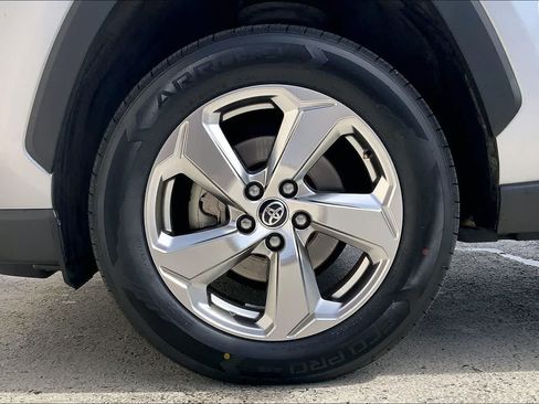 Used 2021 Toyota RAV4 XLE Premium AWD/4WD image 8