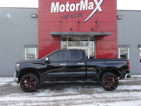 Used 2020 Chevrolet Silverado 1500 LT image 2