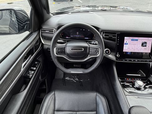 Used 2023 Jeep Wagoneer Series III w/ Premium Group I image 13