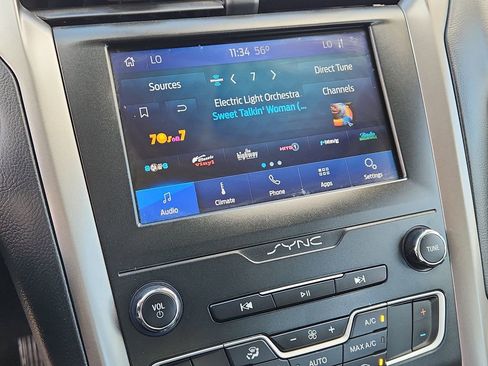 Used 2020 Ford Fusion SE FWD image 17