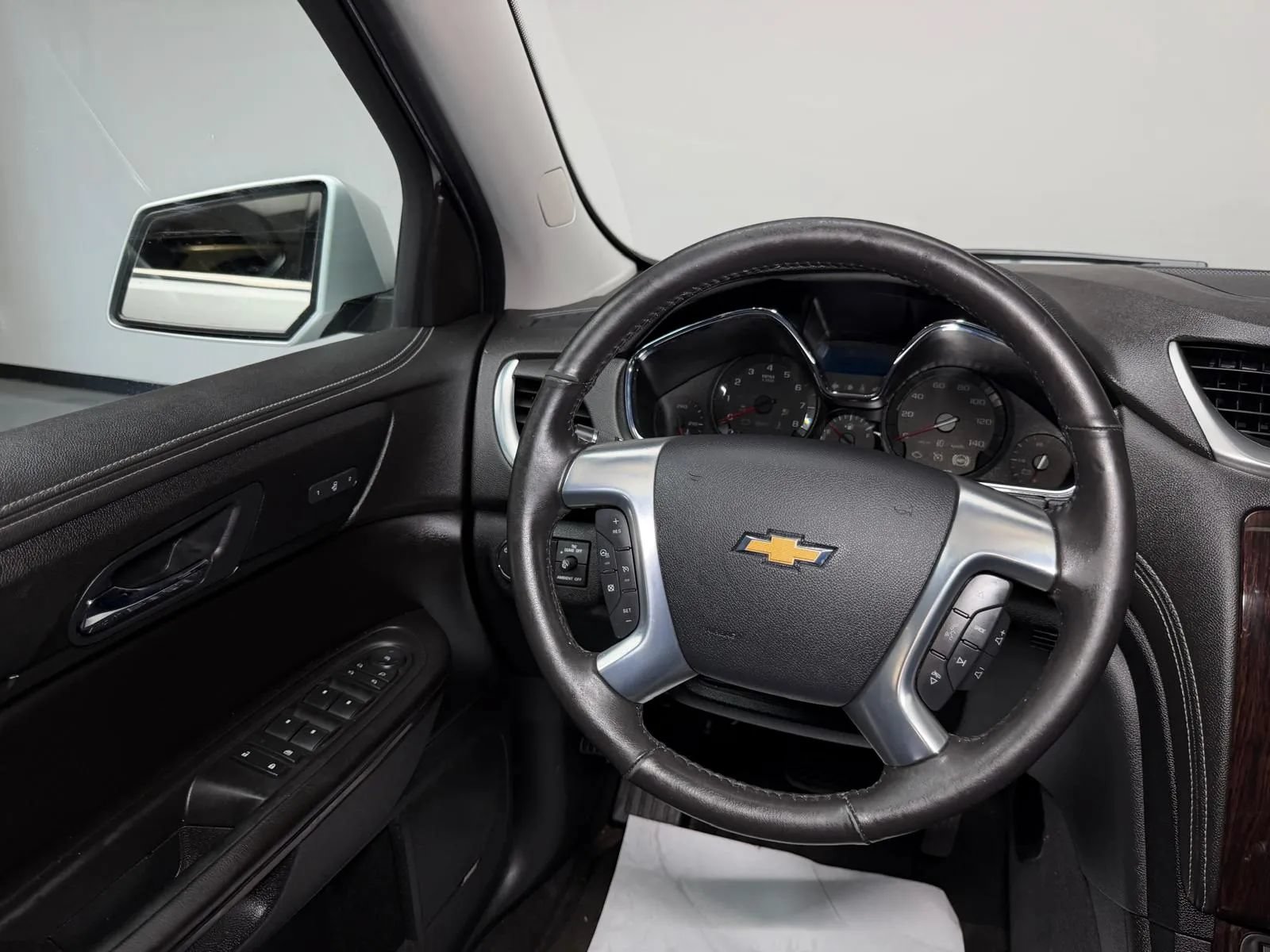Used 2017 Chevrolet Traverse Premier FWD image 25