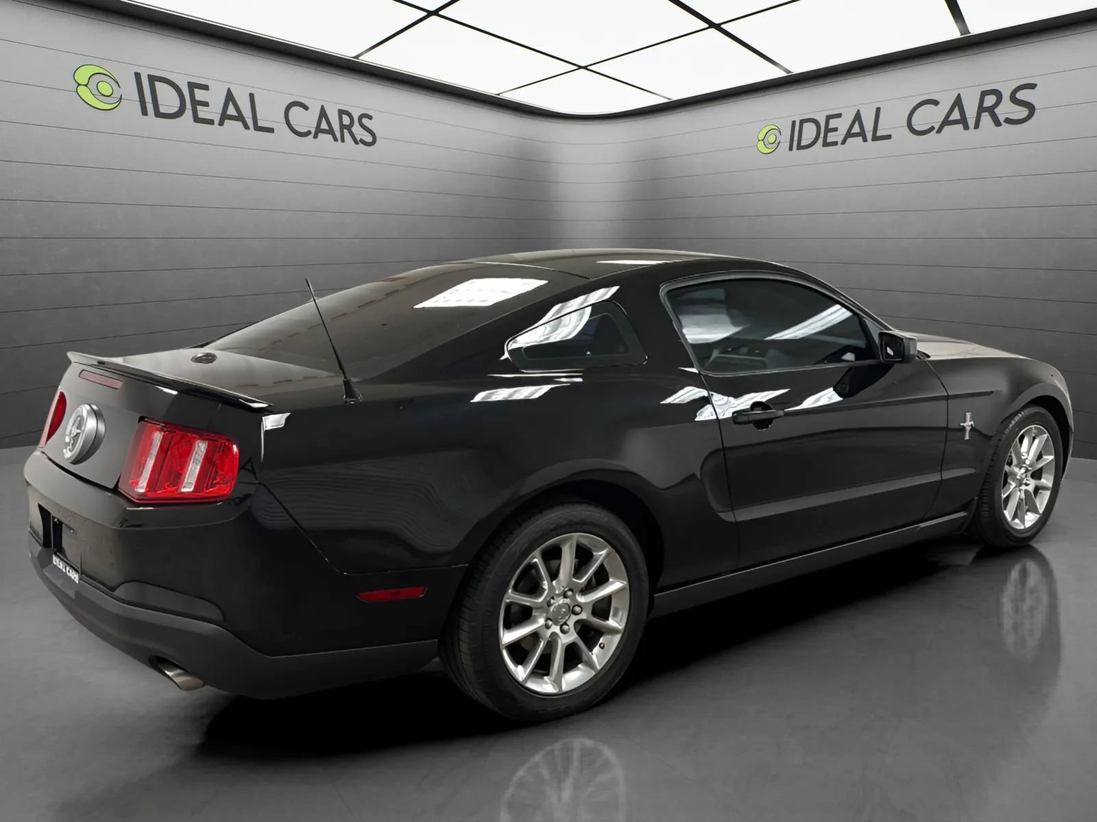 Used 2011 Ford Mustang Premium w/ 202A Rapid Spec Order Code RWD image 5
