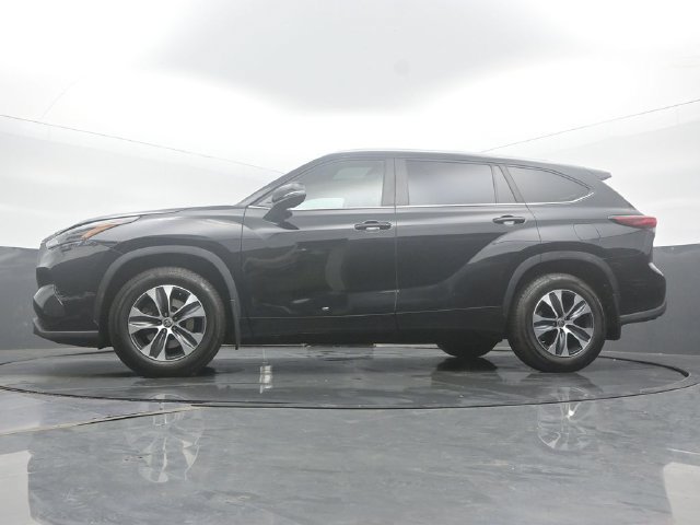 Used 2023 Toyota Highlander XLE AWD/4WD image 49
