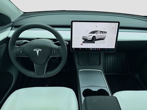 Used 2023 Tesla Model Y 2WD image 14