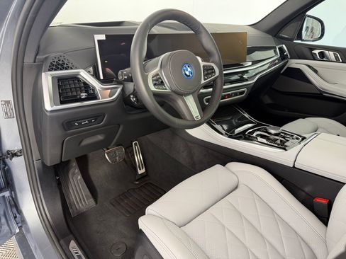 Used 2026 BMW X5 xDrive50e w/ M Sport Package AWD/4WD image 4