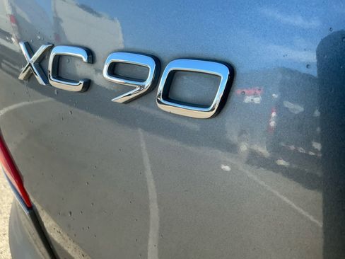 Used 2018 Volvo XC90 T6 Momentum w/ Convenience Package image 18