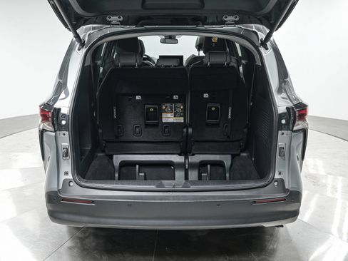 Used 2025 Toyota Sienna XLE w/ XLE Plus Package AWD/4WD image 6
