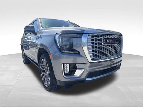 Used 2021 GMC Yukon Denali w/ Denali Premium Package AWD/4WD image 3