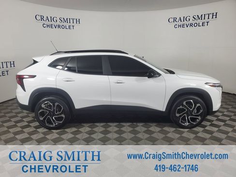 Used 2024 Chevrolet Trax RS w/ Sunroof Package FWD image 6