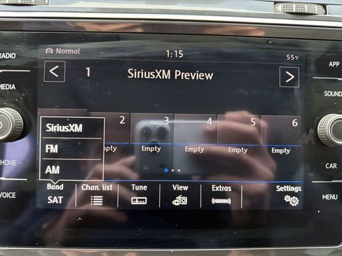 Used 2019 Volkswagen Tiguan SE w/ Panoramic Sunroof Package AWD/4WD image 18