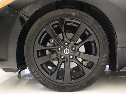 Used 2018 Nissan Altima 2.5 SR w/ SR Midnight Edition FWD image 9