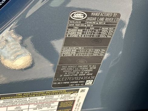 Certified 2025 Land Rover Defender 110 X-Dynamic SE AWD/4WD image 28
