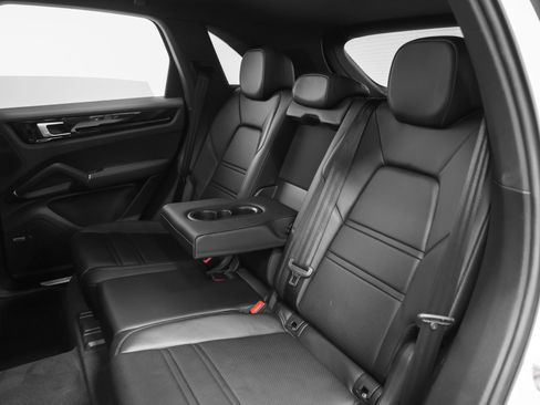 Used 2020 Porsche Cayenne AWD/4WD image 31