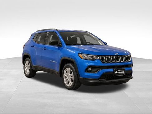 Used 2024 Jeep Compass Latitude AWD/4WD image 9