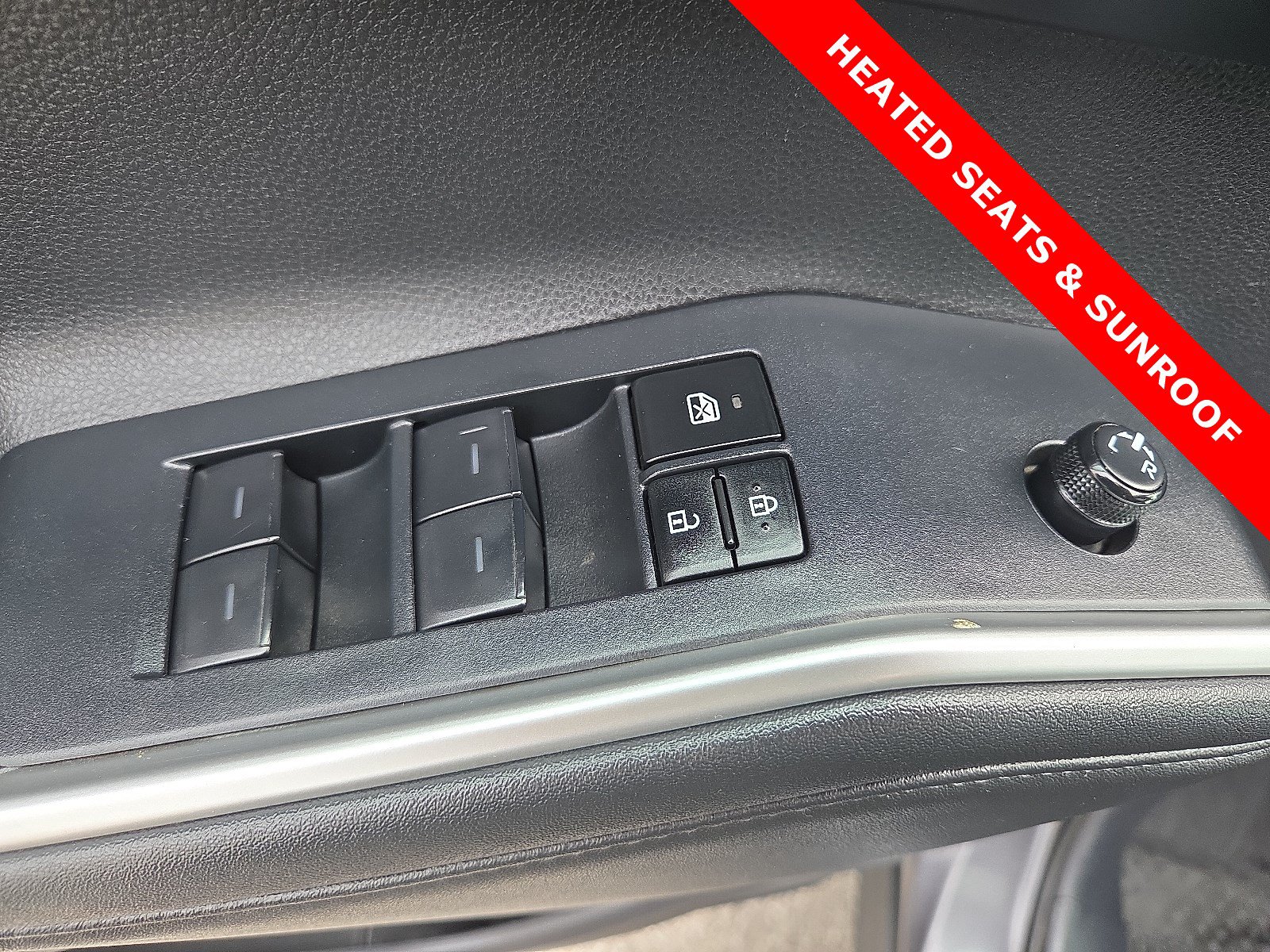 Used 2024 Toyota Highlander XLE FWD image 16