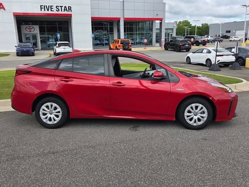 Used 2020 Toyota Prius L Eco FWD image 13