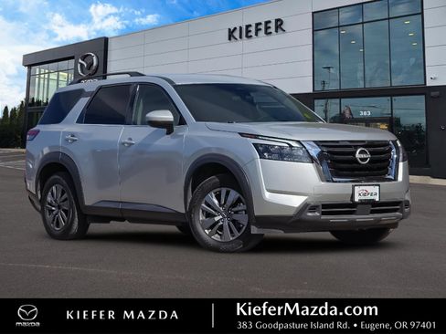 Used 2025 Nissan Pathfinder SV AWD/4WD image 1