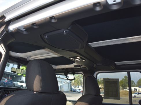 Used 2022 Jeep Wrangler Unlimited Rubicon w/ LED Lighting Group image 29