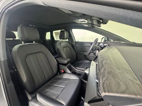 Used 2024 Audi Q4 e-tron Prestige image 13