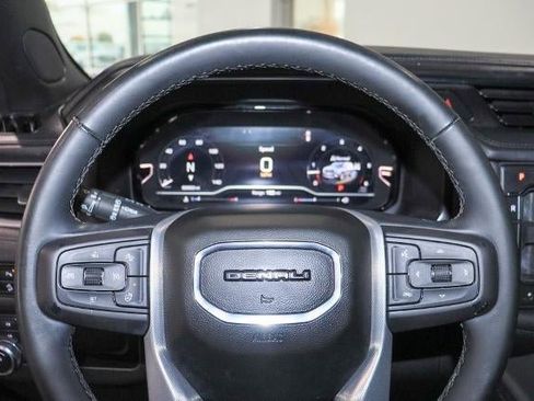 Used 2023 GMC Yukon XL Denali image 14