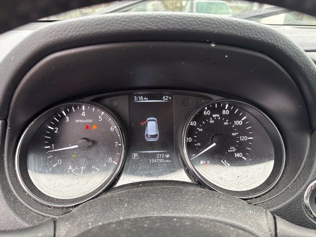 Used 2017 Nissan Rogue SV AWD/4WD image 6