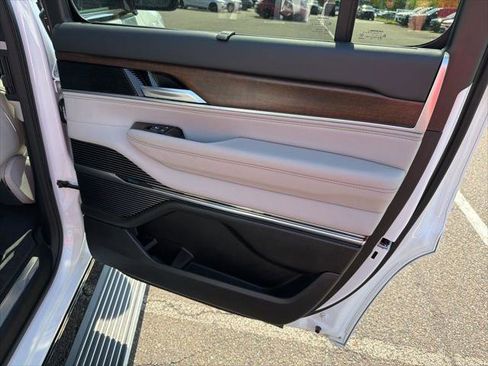 Certified 2025 Jeep Grand Wagoneer 4WD image 9