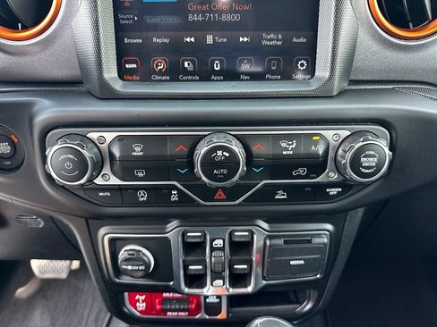 Used 2021 Jeep Gladiator Mojave AWD/4WD image 19