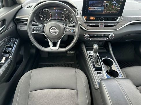 Used 2023 Nissan Altima 2.5 SV w/ SV Premium Package FWD image 17