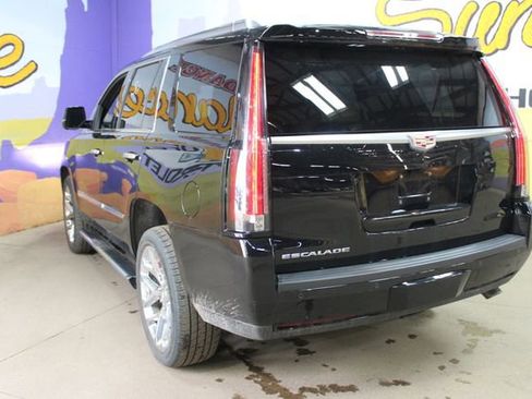 Used 2016 Cadillac Escalade Platinum AWD/4WD image 6