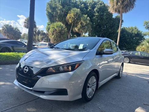 Used 2025 Nissan Leaf S FWD image 2