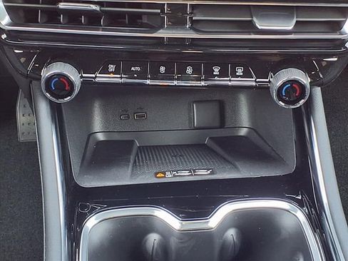 New 2026 Chevrolet Traverse LT image 13