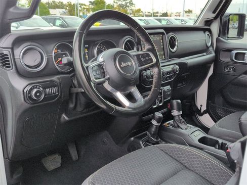 Used 2021 Jeep Wrangler Unlimited Sahara image 9