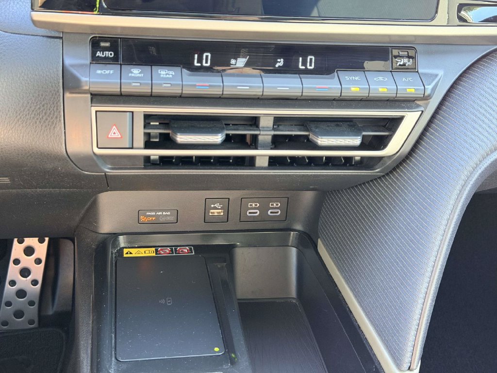Certified 2025 Toyota Camry SE FWD image 5