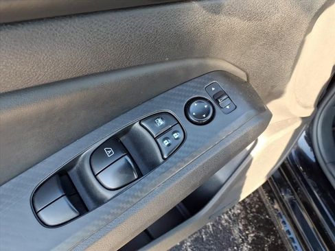 Used 2024 Nissan Altima 2.5 SV image 7