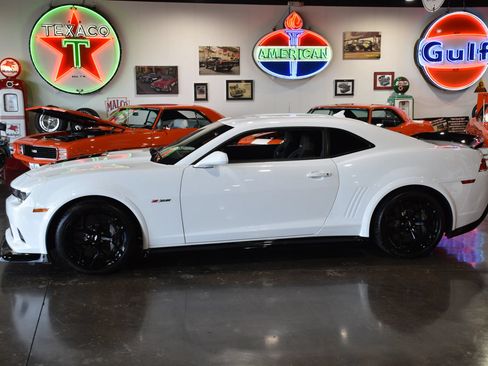 Used 2015 Chevrolet Camaro Z/28 RWD image 3