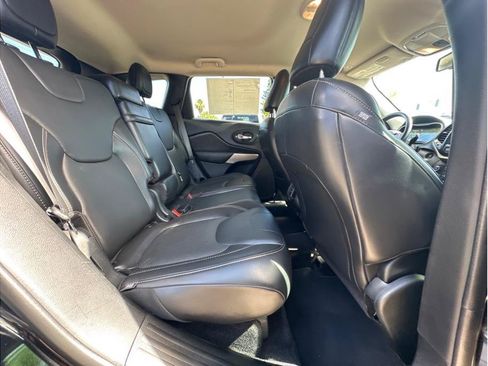 Used 2018 Jeep Cherokee Limited FWD image 12