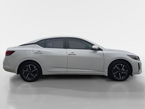 Used 2025 Nissan Sentra SV image 7