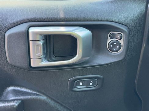 Used 2022 Jeep Wrangler Unlimited Sport AWD/4WD image 26