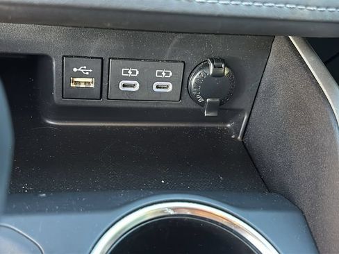 Used 2025 Toyota Highlander XLE AWD/4WD image 24