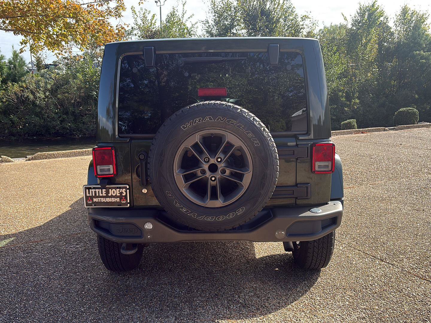 Used 2016 Jeep Wrangler Unlimited Sahara AWD/4WD image 6