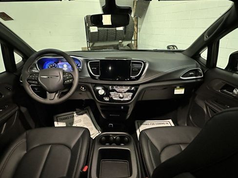 New 2026 Chrysler Pacifica Select w/ S Appearance Package image 19