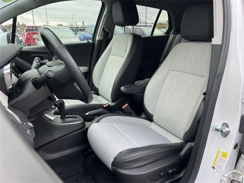 Used 2022 Chevrolet Trax LT w/ LT Convenience Package image 18